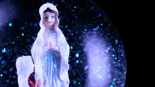 boule &agrave; neige avec vierge Marie 