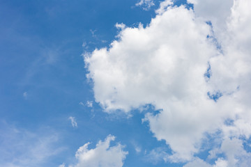 Obraz premium Cloud on the blue sky.
