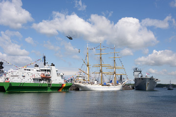Naklejka premium Windjammer Segelschulschiff Gorch Fock bei der Kieler Woche