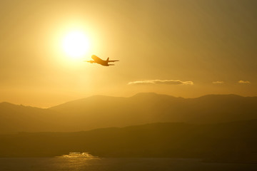 Fototapeta na wymiar Beautiful sunset with airplane over the sea