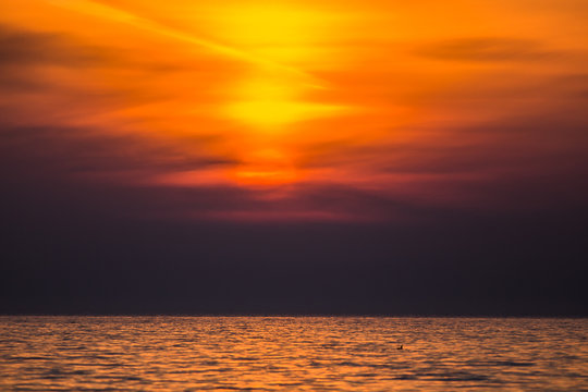 Fototapeta Piękny wschód słońca na plaży. Gdynia Orłowo. Polska