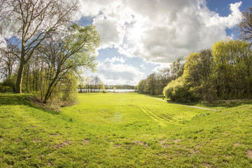 Landschaft see frühling