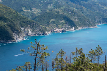 Fototapeta premium Blick auf die Cinque Terre von der Klause San Antonio
