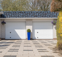 Großes Tor einer Garage