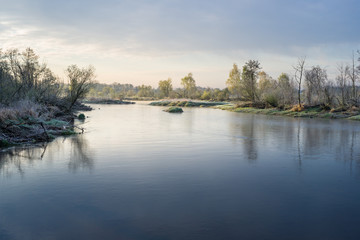 Pilica, chłodny wiosenny poranek nad rzeką
