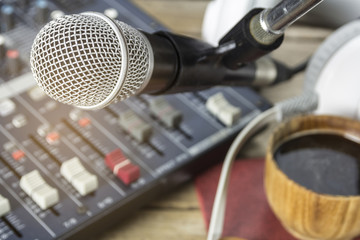 Recording Microphones.