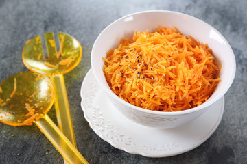 Spicy carrot salad