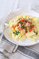 Pasta penne with tuna, bell pepper and capers