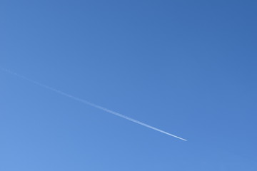 青空と飛行機雲