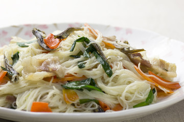 奄美大島の郷土料理の油そうめん