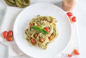 spinach fettuccine with tomatoes
