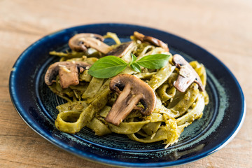 spinach fettuccine with mushroom