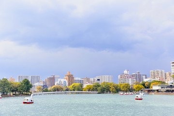 Naklejka premium Ohori Park on a Cloudy Day in Fukuoka, Japan