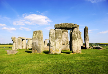 Obraz na płótnie Canvas Stonehenge underneath the blue sky