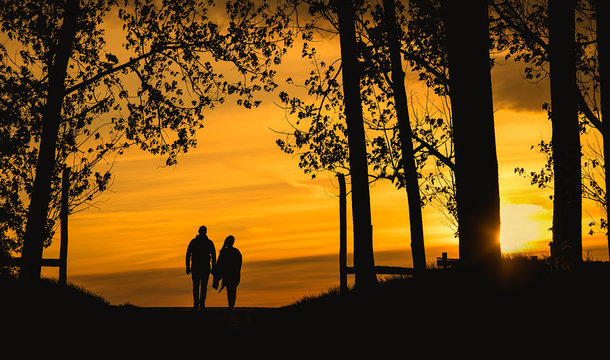Lover couple silhouette the sunset