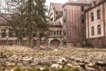 Gordijnen Verlaten ziekenhuis en sanatorium Beelitz Heilstätten bij Berlijn, Beelitz, Duitsland © Merlot Levert