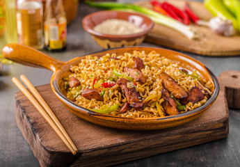 Chinese noodles with chicken