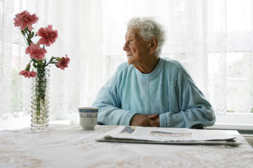 Rentnerin in einem Pflegeheim 
