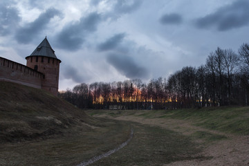Fototapeta na wymiar Velikiy Novgorod. Russia. Evening in the park. Sunset sky