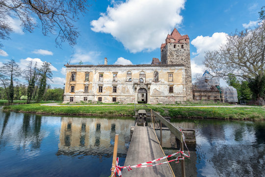 Schloss Pottendorf, Wasserschlossruine in Nieder&ouml;sterreich