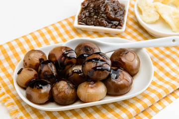 Cipolline con aceto balsamico di Modena, fuoco selettivo