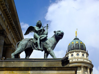 Obraz premium Statue at Gendarmenmarkt Berlin