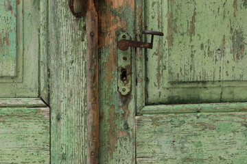 Verwitterte Tür grün