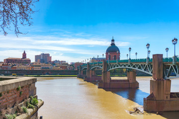 The Saint-Pierre bridge passes over the Garonne and it was completely rebuilt in 1987 in Toulouse...