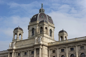 Fototapeta na wymiar Die Kuppel und die Fassade des Kunsthistorischen Museums in Wien