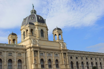Fototapeta na wymiar Die Fassade des berühmten Naturhistorischen Museums in Wien