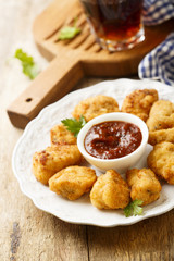 Chicken nuggets with tomato sauce