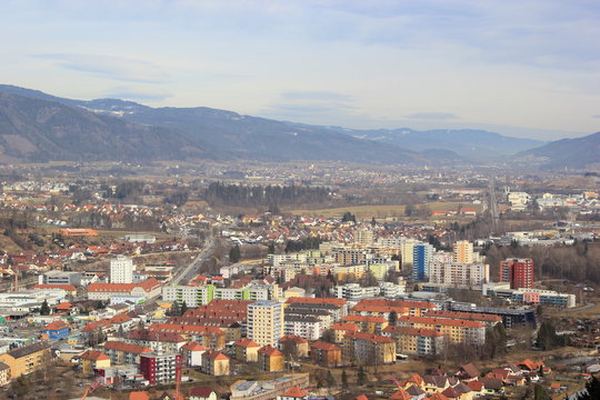 Skyline: Blick &uuml;ber die Stadt Kapfenberg in der Steiermark
