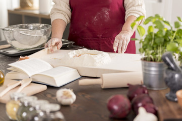 Obraz na płótnie Canvas Woman preparing a dough