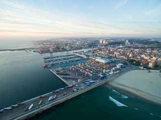 Naklejka premium Port in Porto during sunset. Aerial view at sunset