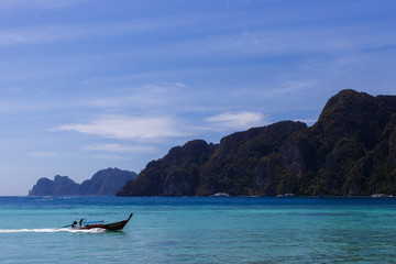 Plakat Sea coast with floating boat