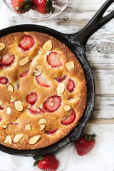 Skillet strawberry cake  / Summer desserts