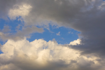 Zachmurzone niebo