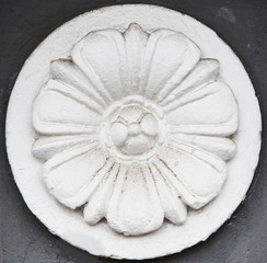 Stucco flower