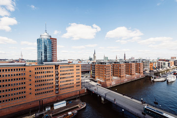 Speicherstadt Hamburg mit blauen Himmel
