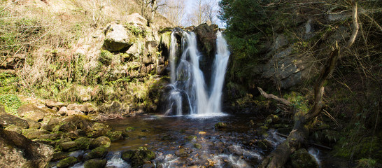 Fototapeta na wymiar Waterfall in Bolton Abbey