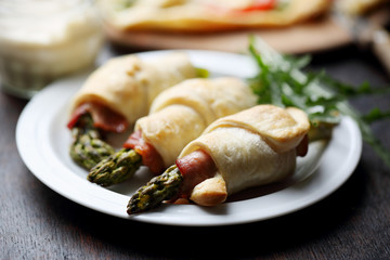 Appetizer of asparagus with bacon