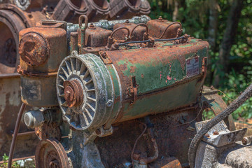 Fototapeta na wymiar Old machinery rusted up.after the mine.After the mining industry was completed, the mining equipment was left rusty.