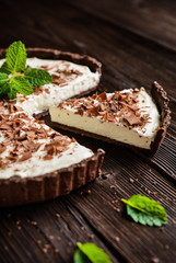 Cheesecake with vanilla mascarpone filling, cocoa crust and chocolate shavings