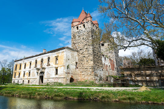 Ruine Schloss Pottendorf in Nieder&ouml;sterreich