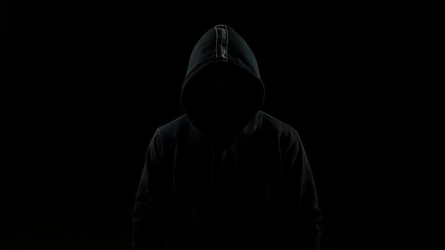 Черно белый мужик в капюшоне мем Spooky Hacker Відеоматеріал - огляд 307 Стокові відео і відеоматеріали у форматі