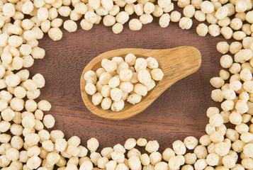 Quinoa pop (Chenopodium quinoa)