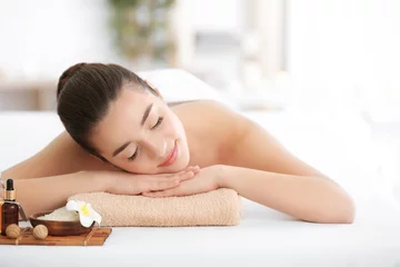 Zelfklevend Fotobehang Badkamer Beautiful young woman in spa salon  © Africa Studio