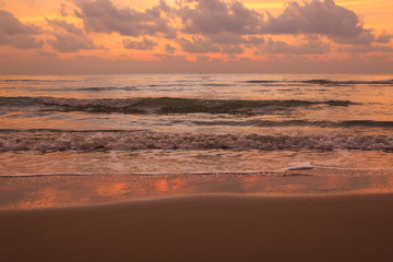 Fototapeta na wymiar sunrise sky and sea landscape nature background, for graphic background..