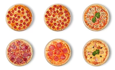 Fototapete Pizzeria Sechs verschiedene Pizza-Sets für das Menü. Traditionelle italienische Küche. Fleischpizza mit Mozzarella, Salami, Würstchen, Peperoni und Schinken.