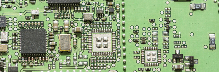 Electronic components and processor on a printed circuit.